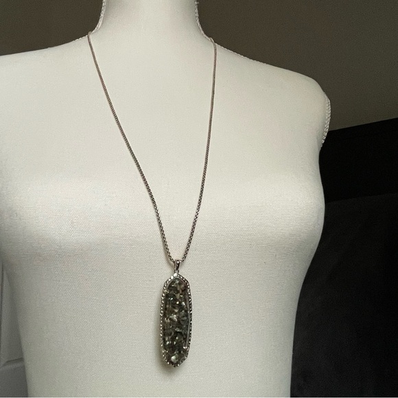 KENDRA SCOTT | LAYDEN NECKLACE | CRUSHED ABALONE SHELL | GOLD TONE | 14.5" CHAIN - Picture 10 of 10